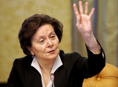 Наталья Комарова перед концом губернаторского срока примеряет «золотые парашюты»?