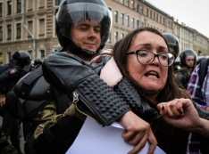 «Будут убивать – звоните. Сейчас некогда: опять митинг разгоняем». Убита гражданская активистка Елена Григорьева