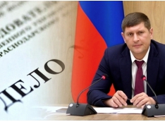 «Уже сам себя убедил, что герой». Экс-чиновник Андрей Алексеенко спасается от уголовного дела волной самопиара