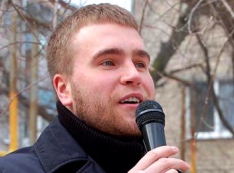 «И Гриша Вихарев – весь в белом!» Депутатскую поляну Екатеринбурга расчищают под 27-летнего сына сбежавшего авторитета-коррупционера